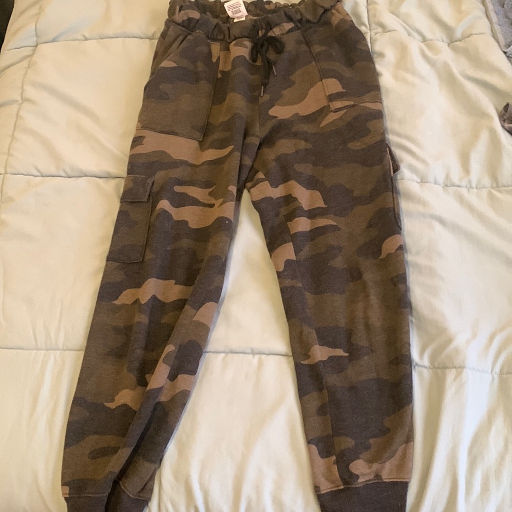 PINK camo sweats!.